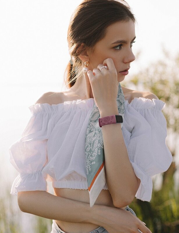 Wearlizer pita ukiran bunga untuk Fitbit Charge 6/Fitbit Charge 5 tali silikon olahraga santai wanita untuk Charge 6/Charge 5