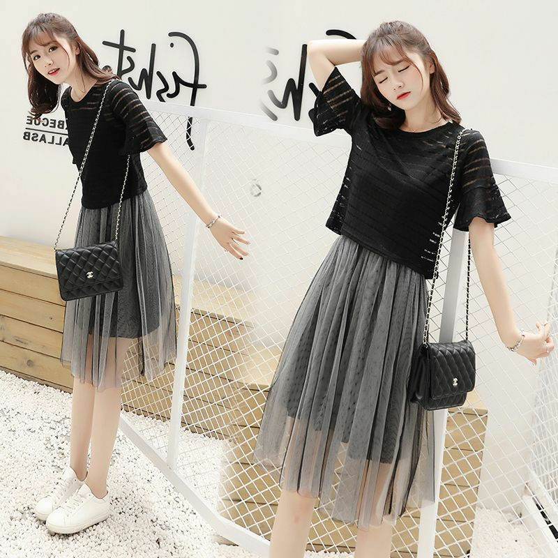 Girls Show Off Their Height in Summer, Korean Version of Thin Gauze Women's Black T-shirt Paired with a Suspender Dress Set