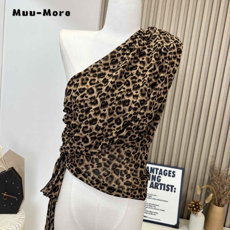 Camiseta Retro con estampado de leopardo para mujer, ropa ajustada con pliegues de un hombro, Sexy, informal, para discoteca, 2024
