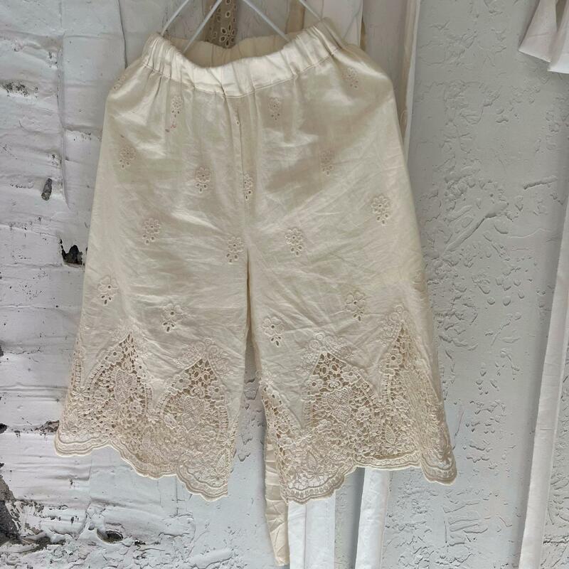 Girls Pants Kids Clothes 2024 Summer New Korean Solid Embroidery Lace Wide Leg Pants Casual Loose Elastic Waist Cotton Comfort