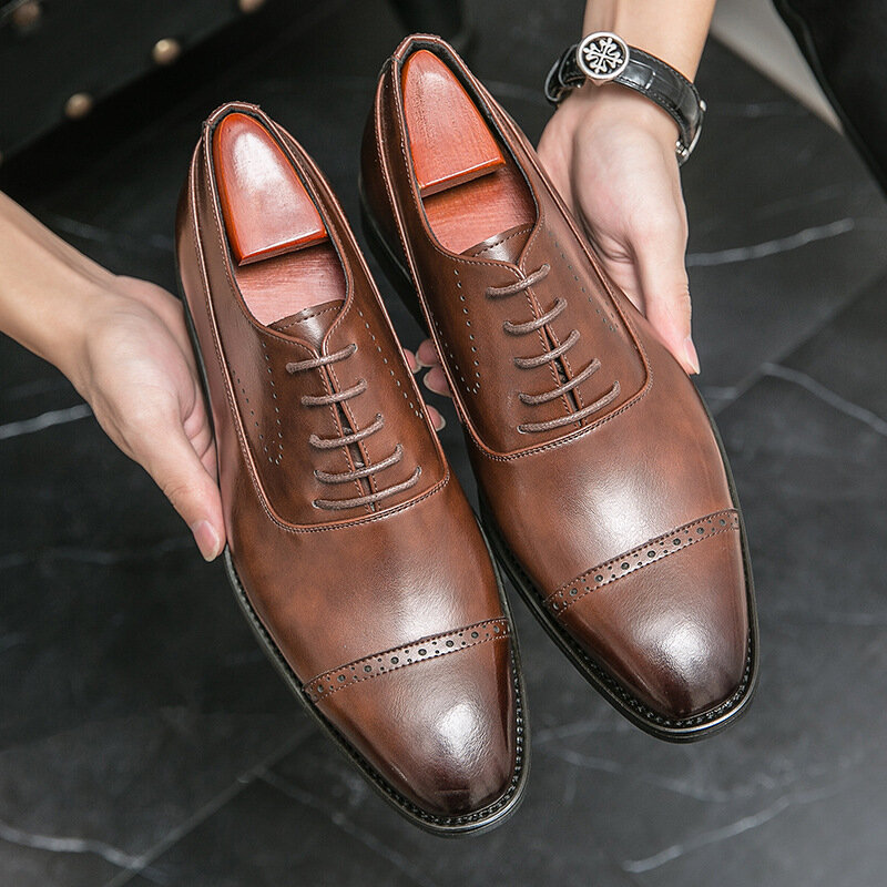 New Fashion Gentleman scarpe Brogues in pelle verniciata per uomo comodo abito da sposa Prom calzature formali Zapatos Hombre
