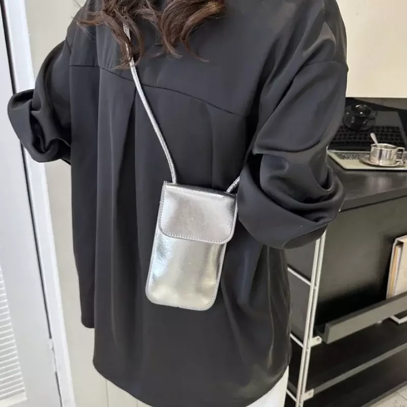 女性用の小さな合成皮革バッグ,ショルダーストラップ付きの小さなデザイナーバッグ,女性用の流行のポーチ