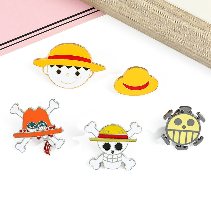 Accesorios de broche de Anime de una pieza, sombrero de paja, insignia de Luffy, broche de esmalte, joyería, ropa, mochila, Pin, accesorios de decoración
