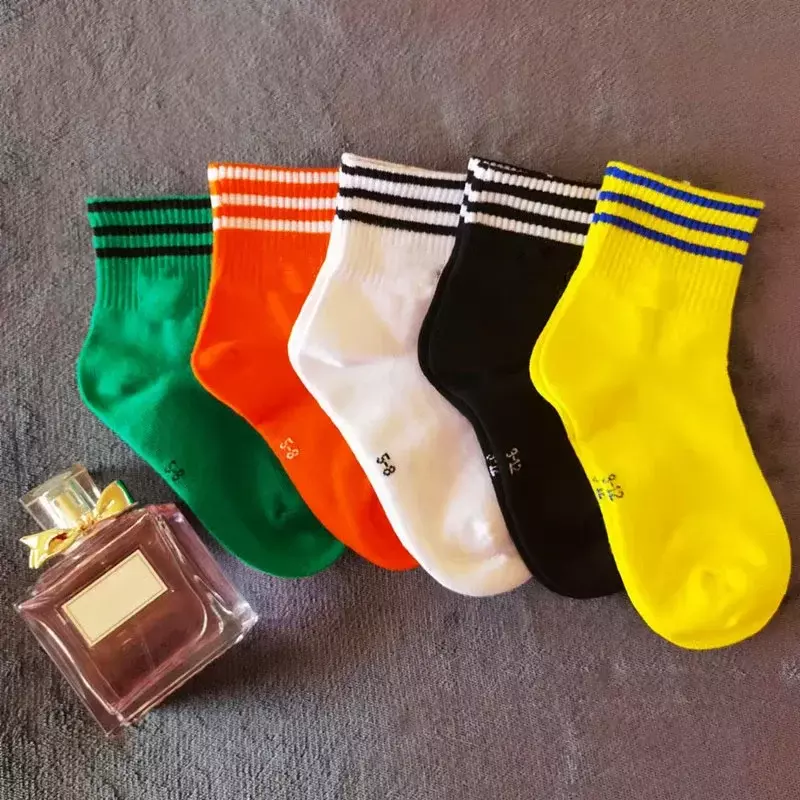 Neue Kinder Socken aus reiner Baumwolle, dünne Basketball-Modes ocken für Kinder, mittlere Ärmel für Kinder, Studenten mode für Kinder