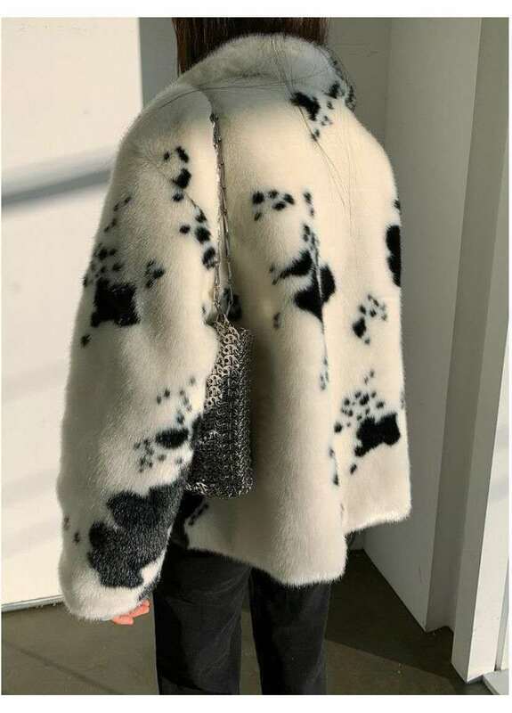 秋と冬の新模造ミンクぬいぐるみコート女性の毛皮のコート黒と白の毛皮のコート
