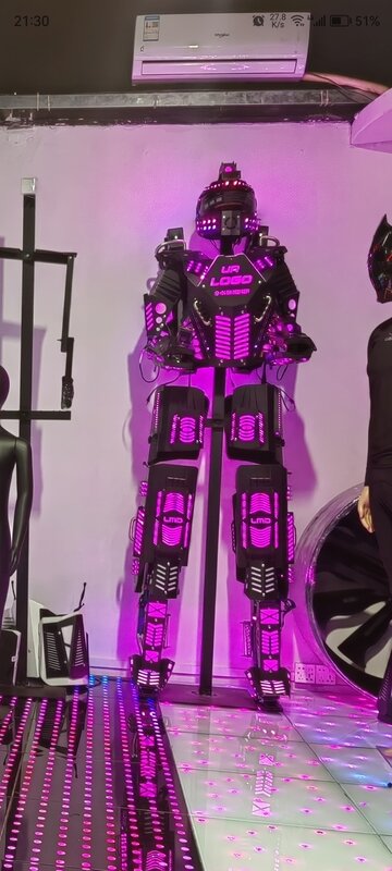 Mega Plastic Stilts Walker Costume, LED Robot com bateria, Event Performance Props, Frete Grátis