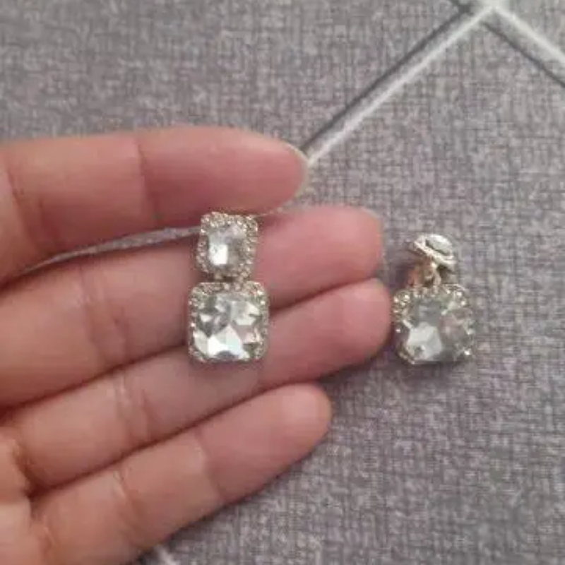 세련되고 우아한 기질 지르콘 귀걸이, 심플하고 트렌디한 절묘한 보석 선물, 귀여운 사각형 다이아몬드