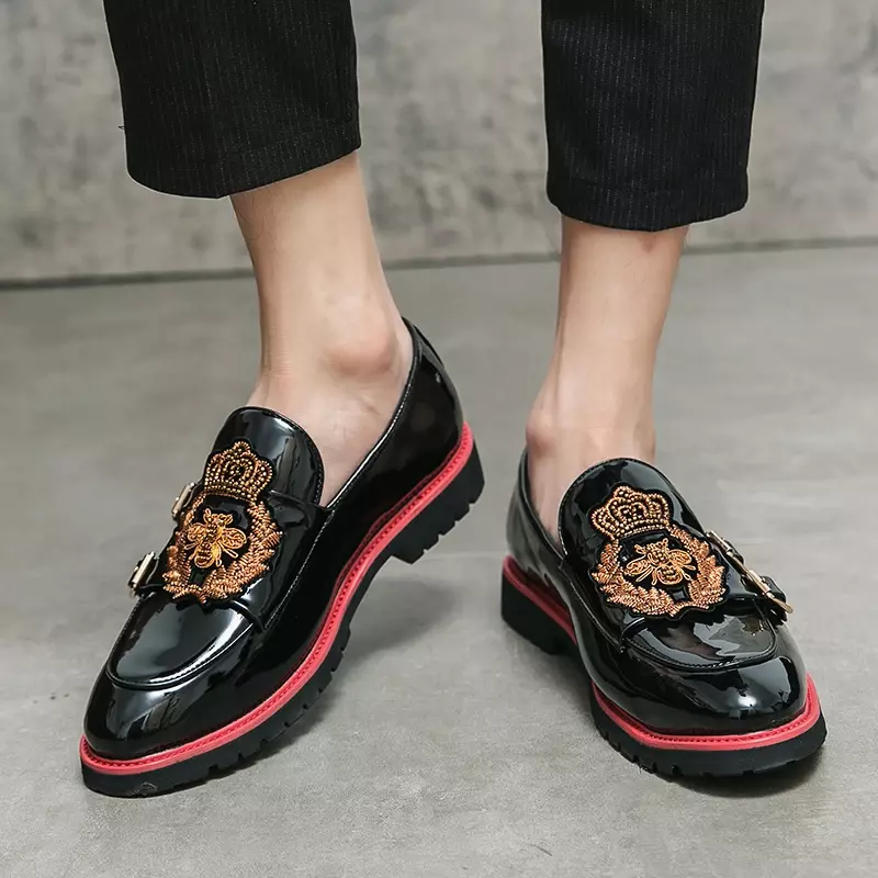 Sapatos de couro de cabeça redonda para homens, sapatos de couro preto, sapatos de negócios bordados de alta qualidade, moda nova, 38-48