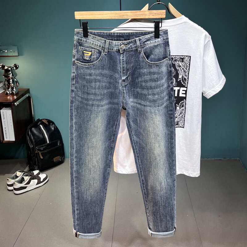 2024 Frühling und Sommer neues Stick muster Herren jeans Slim Fit All-Match Blue Fashion Trend Freizeit ausgewaschene Hose