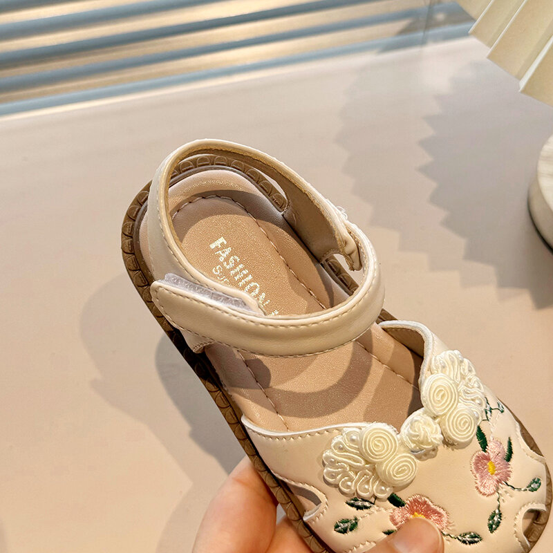 Сандалии для девочек Новинка Лето 2024 детская обувь Baotou модная обувь принцессы с мягкой подошвой в китайском стиле с Вышивкой Модные DDY8803