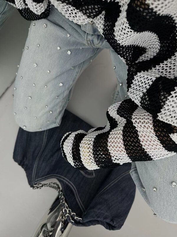 TWOTWINSTYLE Jeans Flare Bordir Perca untuk Wanita Celana Pensil Ramping Kancing Sambungan Pinggang Tinggi Pakaian Fashion Wanita