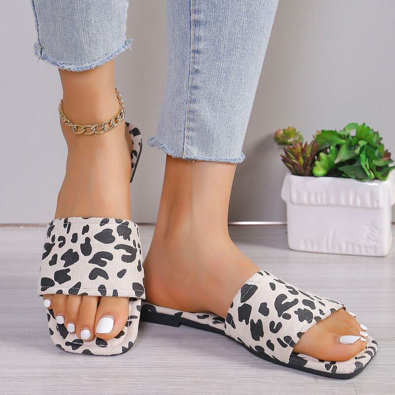 Leopard sandal wanita, untuk musim panas datar luar ruangan sandal wanita desain mewah sepatu pantai kasual wanita ukuran besar 35-43