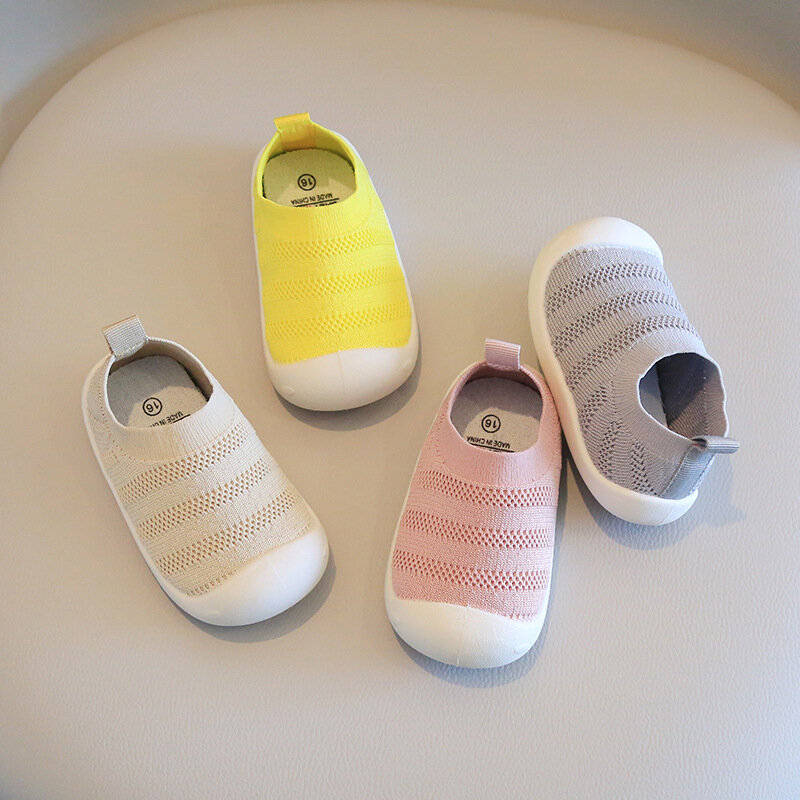 Zapatos transpirables para bebé y niño pequeño, calzado de punto de fondo suave para interiores, venta al por mayor, primavera y verano