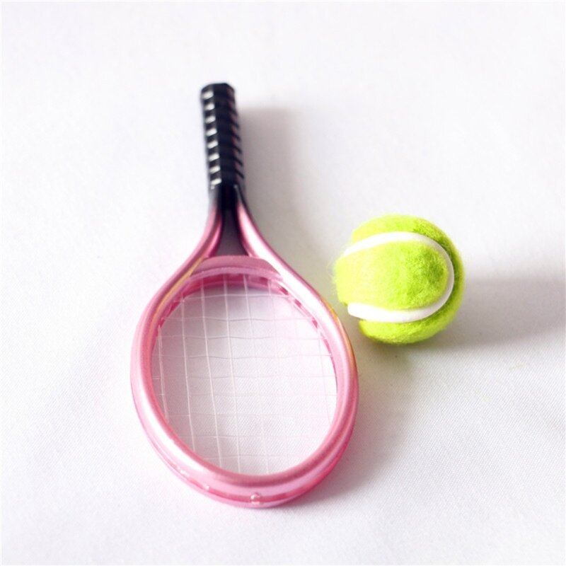 Baby Puppenhaus Tennis Modell Set Mini Simulation Sportartikel Outdoor Miniatur Modell Kit enthalten 1x Tennis 1x Schläger
