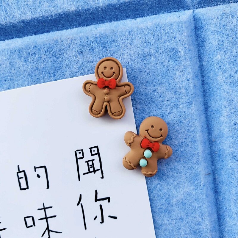 2Pcs Gingerbread Man Shape Push Pin การ์ตูนน่ารัก Little Thumbtack Felt Cork Board Thumb Tack Pin PushPin ตกแต่งกด pin
