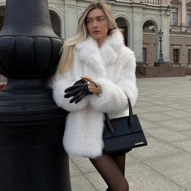 Abrigo de piel sintética para mujer, chaqueta esponjosa blanca a la moda, ropa de calle de invierno, novedad de 2023