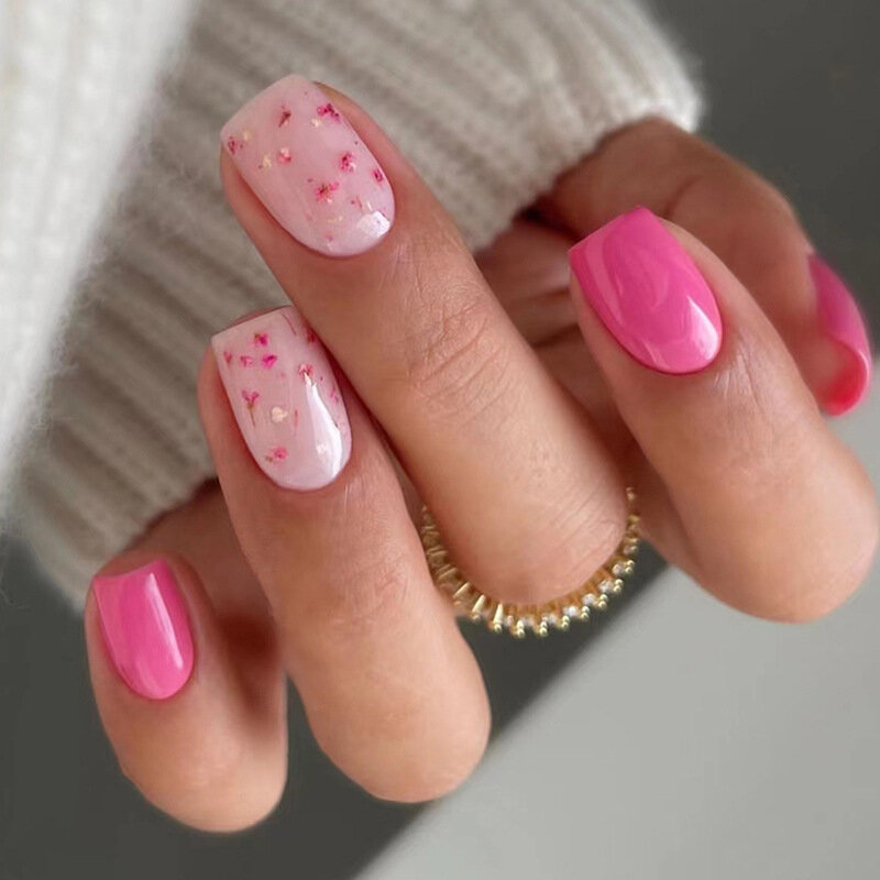 24 szt. Krótkie sztuczne paznokcie do trumny różowe z francuski projekt na wiosnę nadające się do noszenia sztuczne paznokcie proste pełne obszycie kwiatów na końcówkach paznokci
