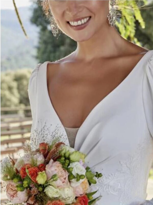 Vestido de novia de seda de manga larga, línea de cintura alta, doblada, interpretación simple, mosaico romántico, encaje noble, fiesta, nuevo
