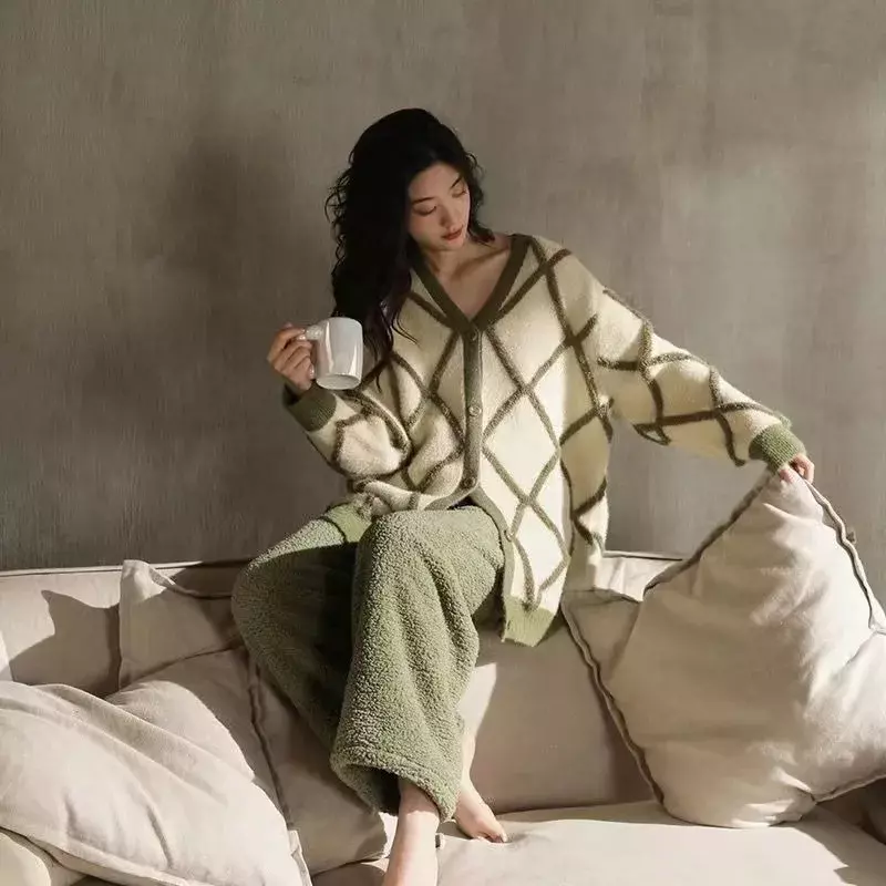 ชุดนอนคาร์ดิแกนคอวีหลวมสำหรับผู้หญิง, ชุดนอนผ้าขนสัตว์ลายสก๊อตใส่อยู่บ้านชุดนอนหนา2023ใหม่