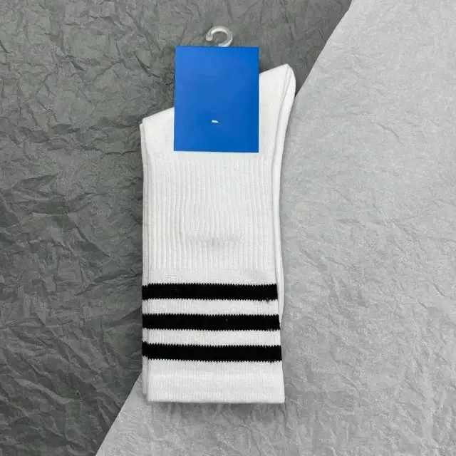 Bas en coton version coréenne pour hommes et femmes, chaussettes de sport à tube haut, chaussettes carillon, document solide