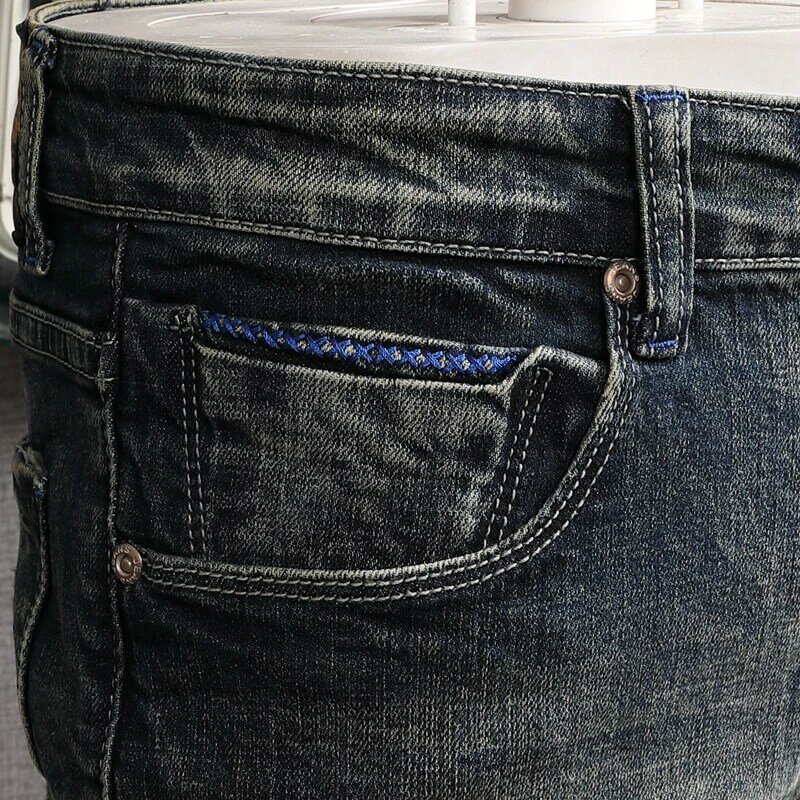 بنطلون جينز رجالي أنيق من Streetwear بتصميم عتيق مرن باللون الأزرق بتصميم كلاسيكي ممزق بنطلون جينز للرجال مطبوع هيب هوب من قماش الدنيم