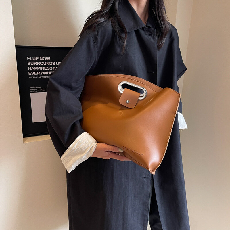 حقيبة بسيطة عالية الحس للنساء ، حقيبة يد كبيرة السعة ، حقيبة ركاب ومحمولة ، موضة جديدة ،