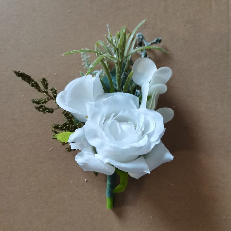 Boutonnieres fiori rose bianche artificiali seta corpetto avorio Buttonhole Groomsmen Boutonniere per uomo accessori da sposa