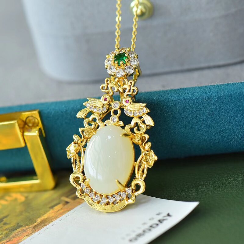Colgante de Jade blanco de Hetian Natural para mujer, collar hueco, colgantes finos, regalos de joyería, cadena de clavícula elegante