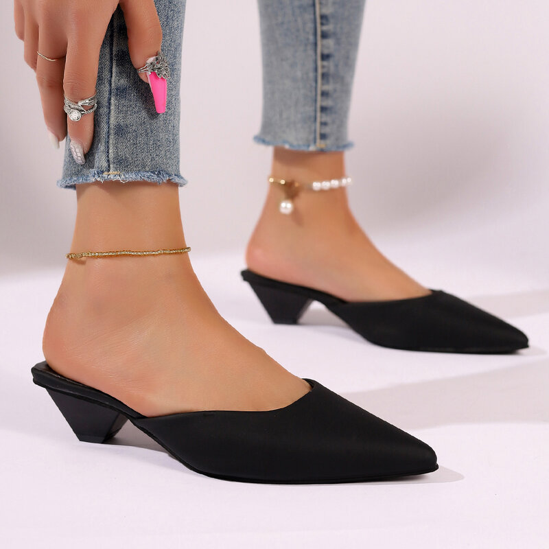 Zapatillas antideslizantes de boca poco profunda para mujer, zapatos informales de tacón medio con punta estrecha, a la moda, color negro