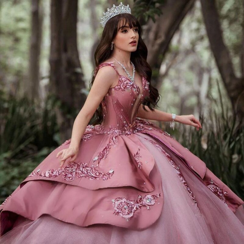 Sexy Deep V-Neck Quinceanrra Prom Vestidos, Apliques de lantejoulas Glitter, Princess Long Pink Tiered Dress, Sweet 16 Dress
