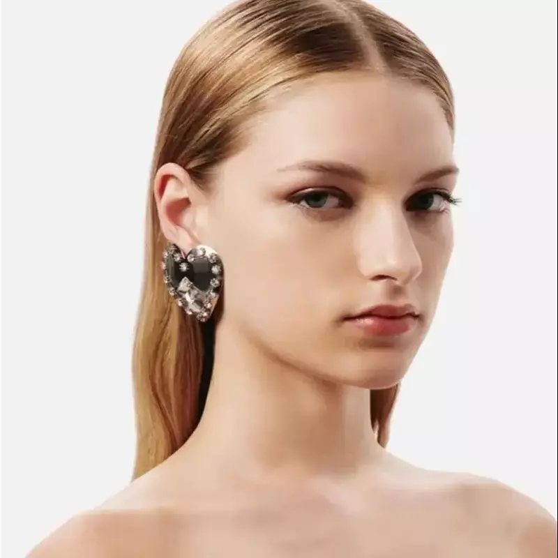 Klip telinga anting besar hati kristal merek desainer Eropa tren pesta perhiasan wanita