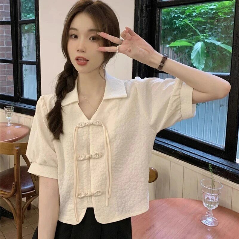 Camisa blanca de manga corta para mujer, camisa pequeña con botones de Pan Retro, diseño superior de moda francesa, sentido de verano, nueva