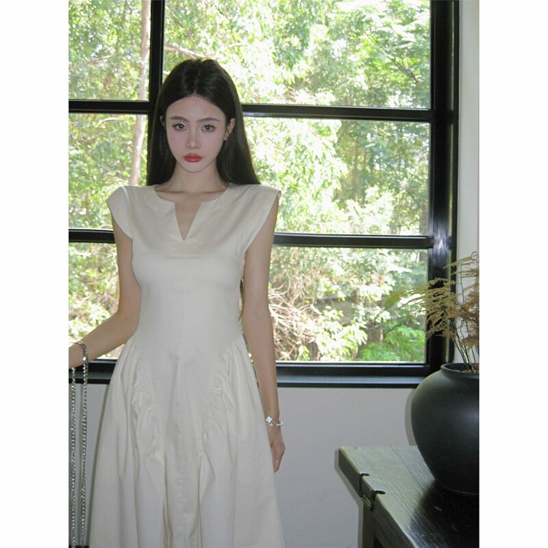 Gaun trendi Prancis 2024 putih dengan desain pelangsing, rok panjang pinggang tanpa lengan ceruk
