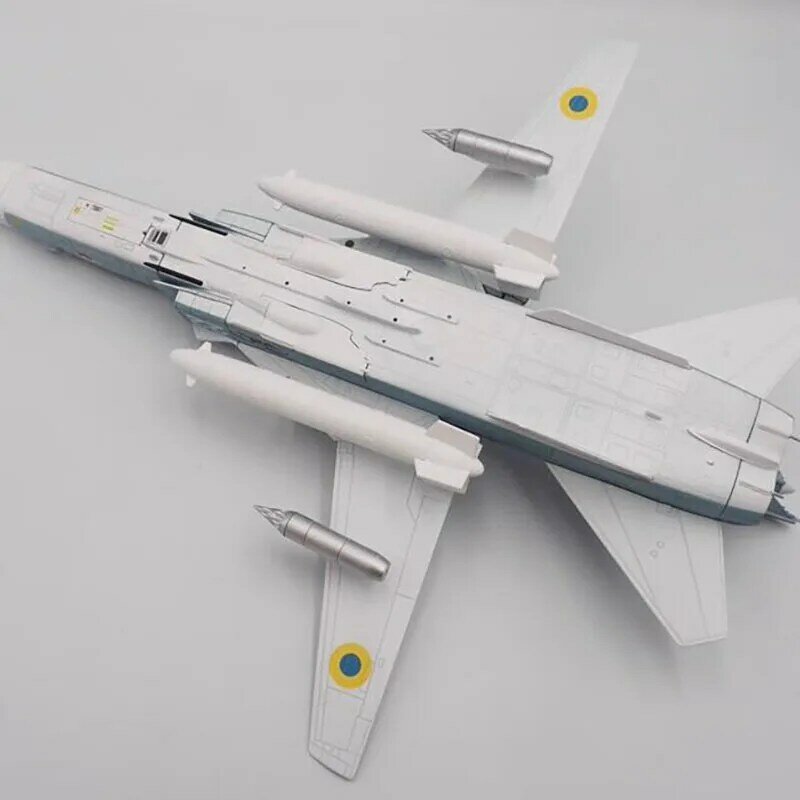 Odlew 1:72 w skali ukraińskich sił powietrznych SU-24 samolot bojowy ze stopu i plastikowego Model symulacyjny kolekcja prezentów dekoracyjna zabawka odlewu