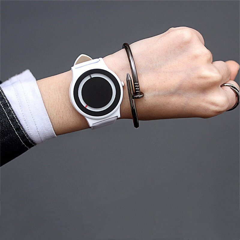Relojes de cuarzo minimalistas creativos para parejas, reloj de pulsera Simple con personalidad de estudiante blanco y negro sin puntero