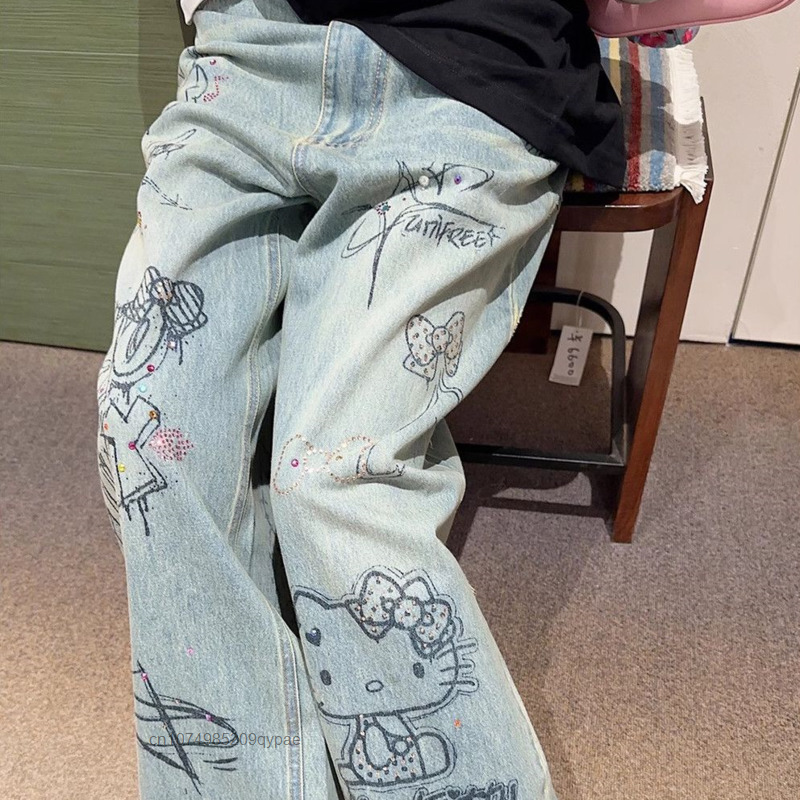 Sanrio กางเกงยีนส์ลายเฮลโลคิตตี้ประดับเพชรขายดีกางเกงยีนส์สำหรับผู้หญิงแนวสตรีท Y2k อเมริกันกางเกงผ้าเดนิมทรงหลวมกางเกงขาม้าลำลองใหม่