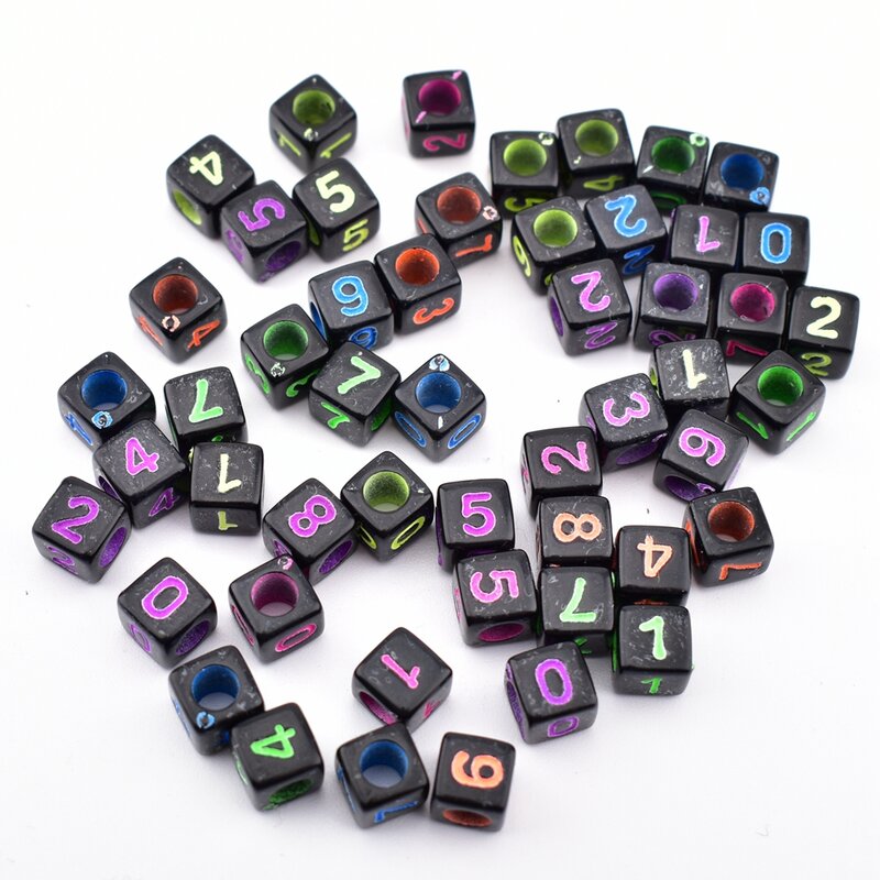 50 buah/lot 6*6*3mm DIY manik-manik huruf akrilik persegi hitam latar belakang warna karakter Nomor manik untuk membuat perhiasan