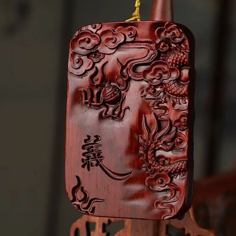 Ciondolo collana da uomo con manico a mano Guan Gong intagliato in palissandro naturale verde sandalo Guan Yu Wu God of Wealth statue Hangtag