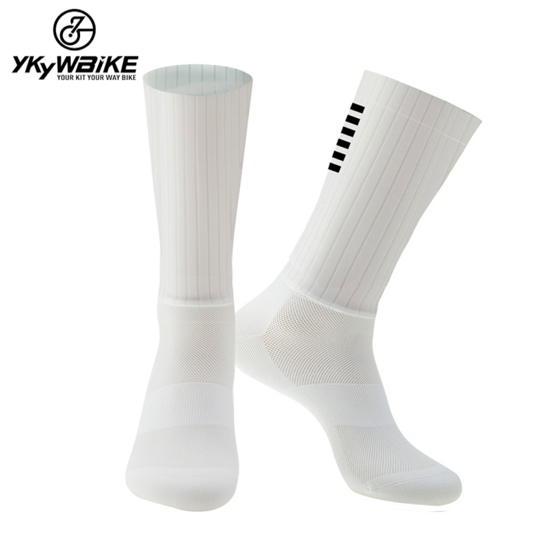 YKYWBIKE-Meias antiderrapante de silicone aerodinâmico para homens, meias de ciclismo Whiteline, bicicleta esportiva, corrida