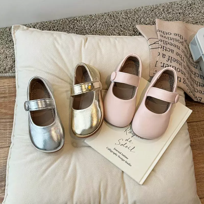 Sepatu kulit alas lembut kasual anak perempuan, sepatu serbaguna elegan bersirkulasi Sol empuk datar kasual mode baru musim semi 2024