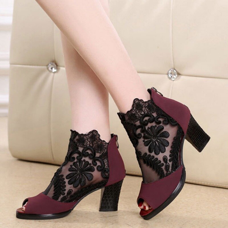 2024 Sexy Fashion Lace Large Size Women's High Heels Designer New Solid Color Slip-on Open-toed Roman Style Ladies Sandals