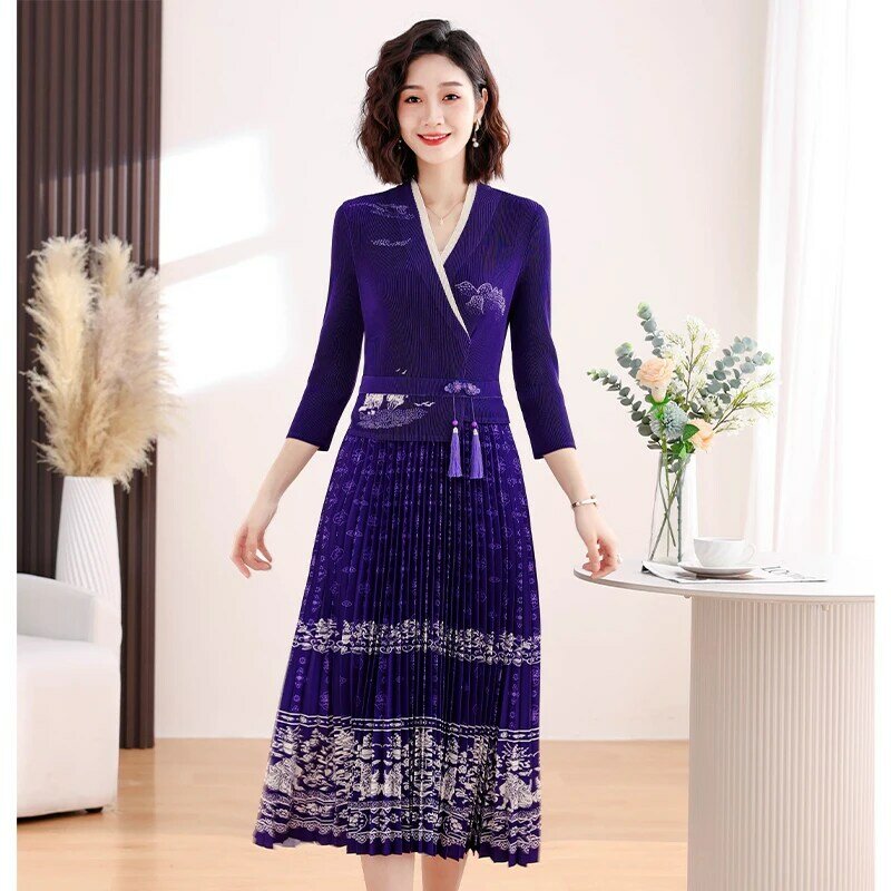 2024 Spring New Three Mansion Pleated Magic Dress for Women's Western Style Chinese Style Slim Retro Print Large V-neck Dress