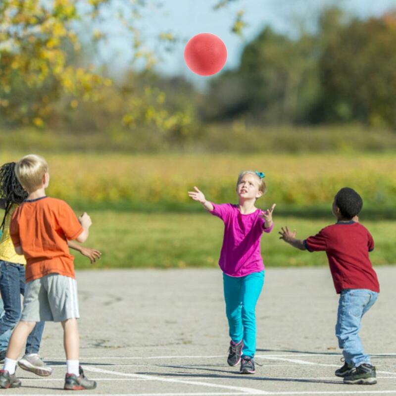 ลูกบอลโฟมความหนาแน่นสูงไม่เคลือบ7นิ้วสำหรับเด็กอายุมากกว่า3ปีลูกบอลฝึกในร่มแบบนุ่มน้ำหนักเบาจับง่าย