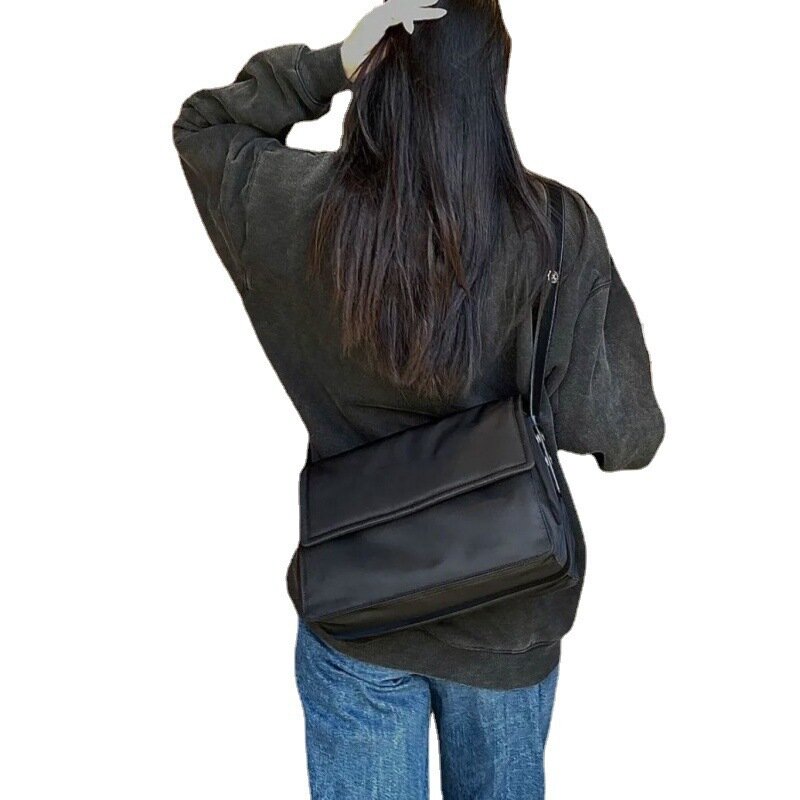 Nylon impermeável Crossbody Bag, um ombro Underarm Bag, grande capacidade, pendulares, preto, Casual, Carteiro Moda, Novo, 2023