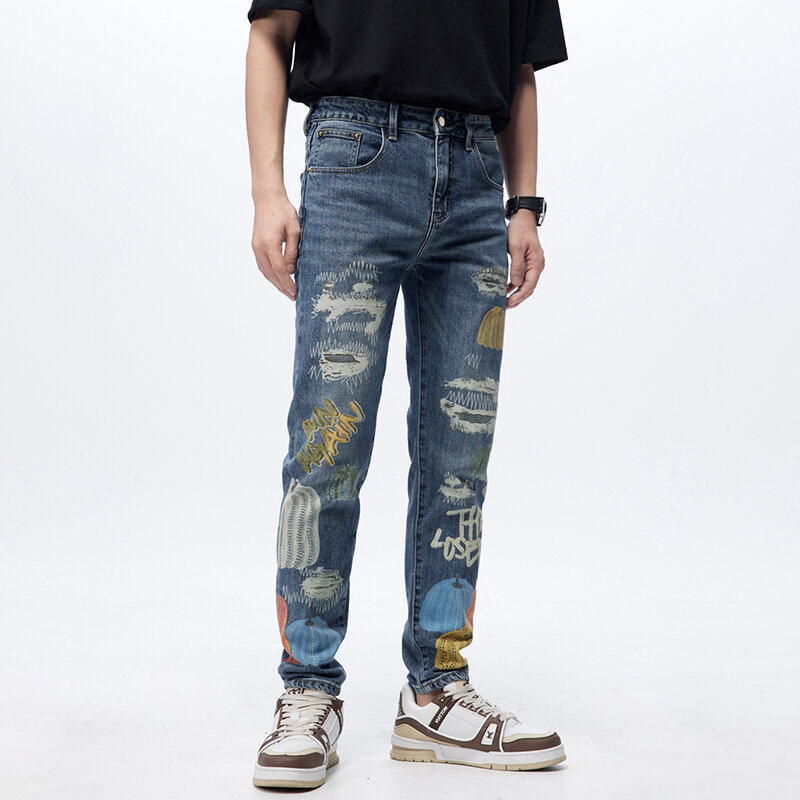 Celana jeans pria baru, celana denim pria kasual nyaman, grafiti hip hop jalanan elastis, lurus, motif mode dicuci air