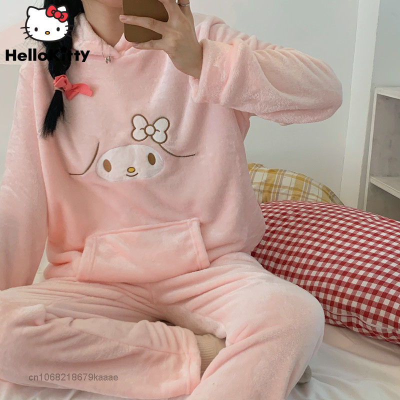 Sanrio-Pijama de felpa bordada para mujer, ropa de casa bonita con melodía de dibujos animados, conjunto de 2 piezas, Tops suaves, pantalones, camisón Y2k