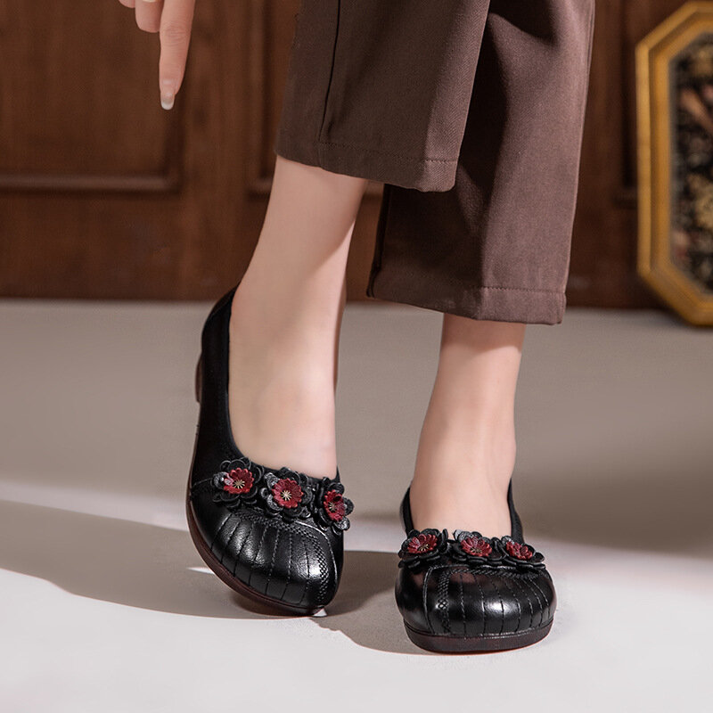 女性用の通気性のある牛革の靴,丸いつま先の靴,花のバレエソール,カジュアルなウォーキングシューズ