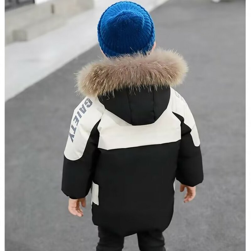 Cappotto invernale in cotone per bambini 2024 nuovo cappotto con cappuccio addensato in cotone e peluche alla moda per ragazzi