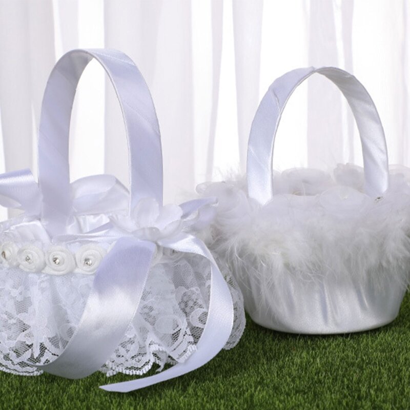 Blume Mädchen Korb für Hochzeit Kleine Weiß Satin Eingewickelt mit Spitze Ostrich Fluff Faux Perlen Bögen Blumen Assorted Stil