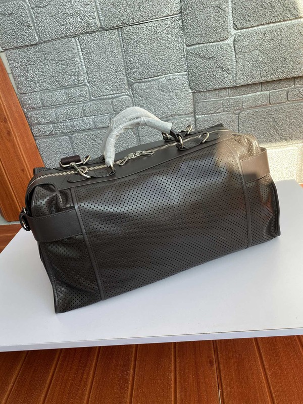 กระเป๋าหนังวัวดีไซน์เหมาะสำหรับธุรกิจ B มีซิปด้านบนกระเป๋าถือขึ้นเครื่องของผู้ชายกระเป๋ากระเป๋าถือเดินทางสะพายข้าง